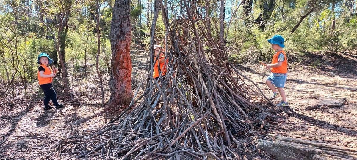 building a gunyah at carinya